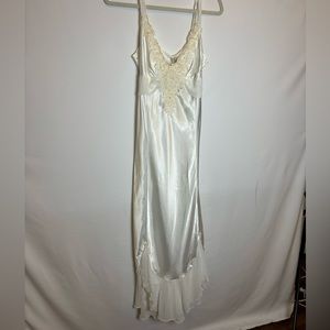 NWT In Bloom By Jonquil Bridal Lace Trim Deep V-Neck Sleeveless Ruffle Hem Gown